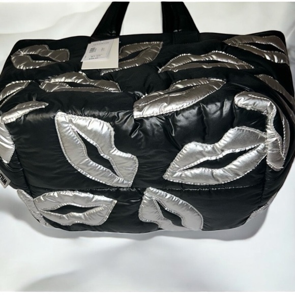 Wildfox large puffy black and Silver lip Graphic  overnight travel Tote NWT - Picture 5 of 9